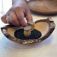 MAISON LAFITE - この 手を見てください、手を…