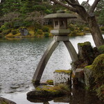 兼六園 寄観亭 - 兼六園のシンボル徽軫灯籠（ことじとうろう）