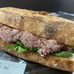 パサージュ ア ニヴォ - コンビーフサンド 490円→530円