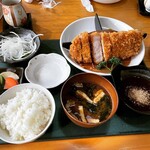 とんかつ専門店とん - ロースカツ定食(200g) ¥2,035-