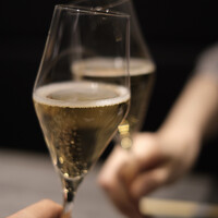 鉄板焼katakago - 乾杯はスパークリングワイン、クレマントブルゴーニュから