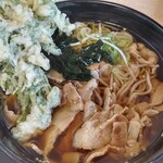 名代 箱根そば - 立ち食い蕎麦では好きな組み合わせ、肉春菊天そば。