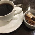 カフェ・ラ・ダダ - ワッフルとコーヒー