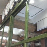 ウン・パッソ - 20120904 ｳﾝ・ﾊﾟｯｿ　階段脇にある、ワインセラーが見えます.jpg