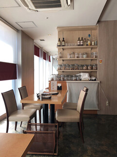 FUSION DINING  F - 店内もオシャレ…