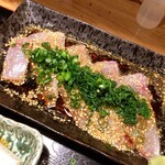 大衆居酒屋　よかよか　博多駅東店 - ごまカンパチ(これでも一切れ食べちゃった後です）