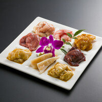 八種ホルモン盛合せ