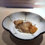 菊鮨 - ＊これは美味しい。味噌も甘いですし、漬けダレの塩梅が絶妙。もっと頂きたいくらい。