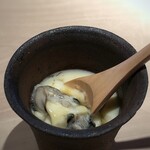菊鮨 - ＊いろは島の牡蠣は小粒ですが旨味が凝縮しています。このわたと共に頂くと、お酒泥棒。