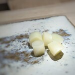 菊鮨 - ◆ガリ・・お店によりブレを感じることもありますが、こちらのガリはいつ頂いても美味しい。