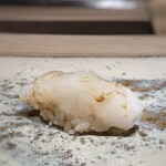 菊鮨 - 障泥烏賊（鐘崎）・・丁寧に包丁を入れられているので、甘味が増します。