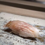 菊鮨 - ＊私には鯖の代わりに「春子」・程よく水分を残した仕込みで美味しい。