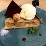 ダイニング&スイーツ かおり食堂 - アップルパイ(アイスのせ)