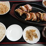 餃子部 - 料理写真:定食（スタミナ）900円