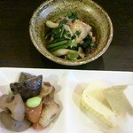 ひよし亭 - 【おまかせ三点盛り】\500…小松菜の煮浸し+筑前煮+出し巻き玉子