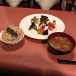 ＭＯＭＩＮＯＫＩ ＨＯＵＳＥ - 自然食セット　１３８０円（税込）