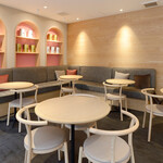 meal chiffon & sweets Damonde - テーブル店内