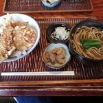 そば屋 きしち - 料理写真:天丼セット(天丼＋温かいかけそば/830円)