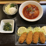 うるとら食堂 - ポテトサラダにほうれん草の胡麻和えと牡蠣フライとエビチリ