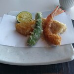ひのきざか - 揚げ物：才巻海老と筍、薩摩芋、獅子唐
