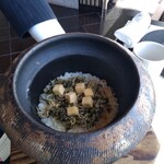 ひのきざか - 御飯：ジャコ炊込ご飯に蕪漬物