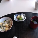 ひのきざか - ご飯、赤出汁、香の物