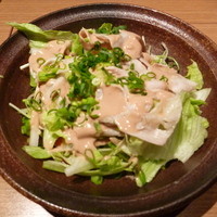 名古屋コーチン 鳥しげ - コーチン冷しゃぶサラダ　豆乳と胡麻のソース