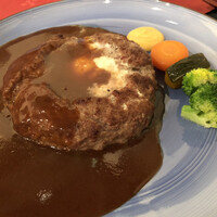 くいしんぼー山中 - ジャンボハンバーグ
                    真ん中に半熟卵がありました