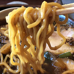 八平の食堂 - 少しウェーブがある中細麺