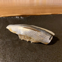 秀徳 2号店 - 小肌。軽い酸味が美味い