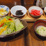 Tonkatsu Wakou Takumian - お惣菜とサラダと汁物は全ておかわりサービス