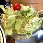 吉ひろ - サラダもボリューム満点！