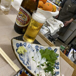 ごはんばー - おかわりのラガーと
      カワハギのお刺身