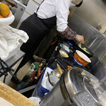 ごはんばー - 丸腸を炒めてくださるママさん