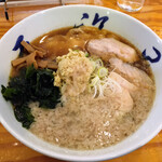 Ufushin - 背油生姜ワンタン麺　¥1,100（税込）
                        