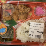 道の駅 ソレーネ周南 - からあげ弁当590円。
            ピンチョス弁当っちに比べるとかなり割高な感じがする。