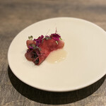 レヴォ - メジマグロを赤大根とキャビアで