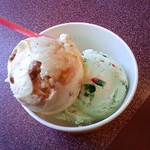 サーティワン アイスクリーム - キャラメルプラリネチーズケーキとポッピングシャワー