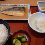 和風レストラン まるまつ - さば味噌煮定食＋大根おろし