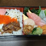 東寿司 - 極上チラシのみ、酢飯とネタが別盛りとの事。ネタの下に敷かれたツマまで美味しい。