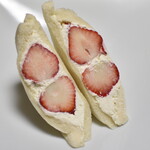 サンドイッチハウス　メルヘン - 「ゆめのか」の苺生クリーム（４５４円）２０２１年２月