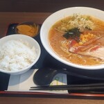 Iwamizawa Sa Bisueria Nobori - 味噌ラーメンと小ライス