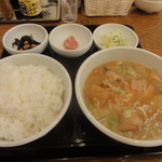 吉田とん汁店 - 豚汁定食 \680