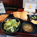 なるとキッチン - 定食　ビニール手袋がついています