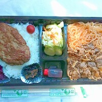 びふてき洋食存じやす - １番人気も頷ける、豪華な取り合わせ