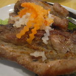 ベトナム風焼きスペアリブ　SUON NUONG 810円