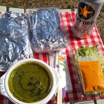 カリーハウス - テーブルに広げます。