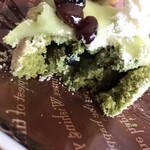 エスポワール・ド・オチアイ - 断面(笑)
ロールケーキの抹茶クリーム
の中に丹波の黒豆が入っています❤️