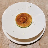 QUAND L'APPETIT VA TOUT VA ! - ズワイガニとアボカドのムース　コンソメジュレとウニ