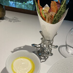 レフェルヴェソンス - ■一献　野菜のクリスプのブーケと豆腐サワークリーム